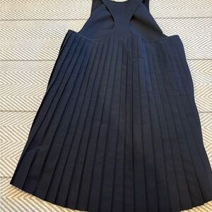 Athleta Sojourn Black Pleated Tank S